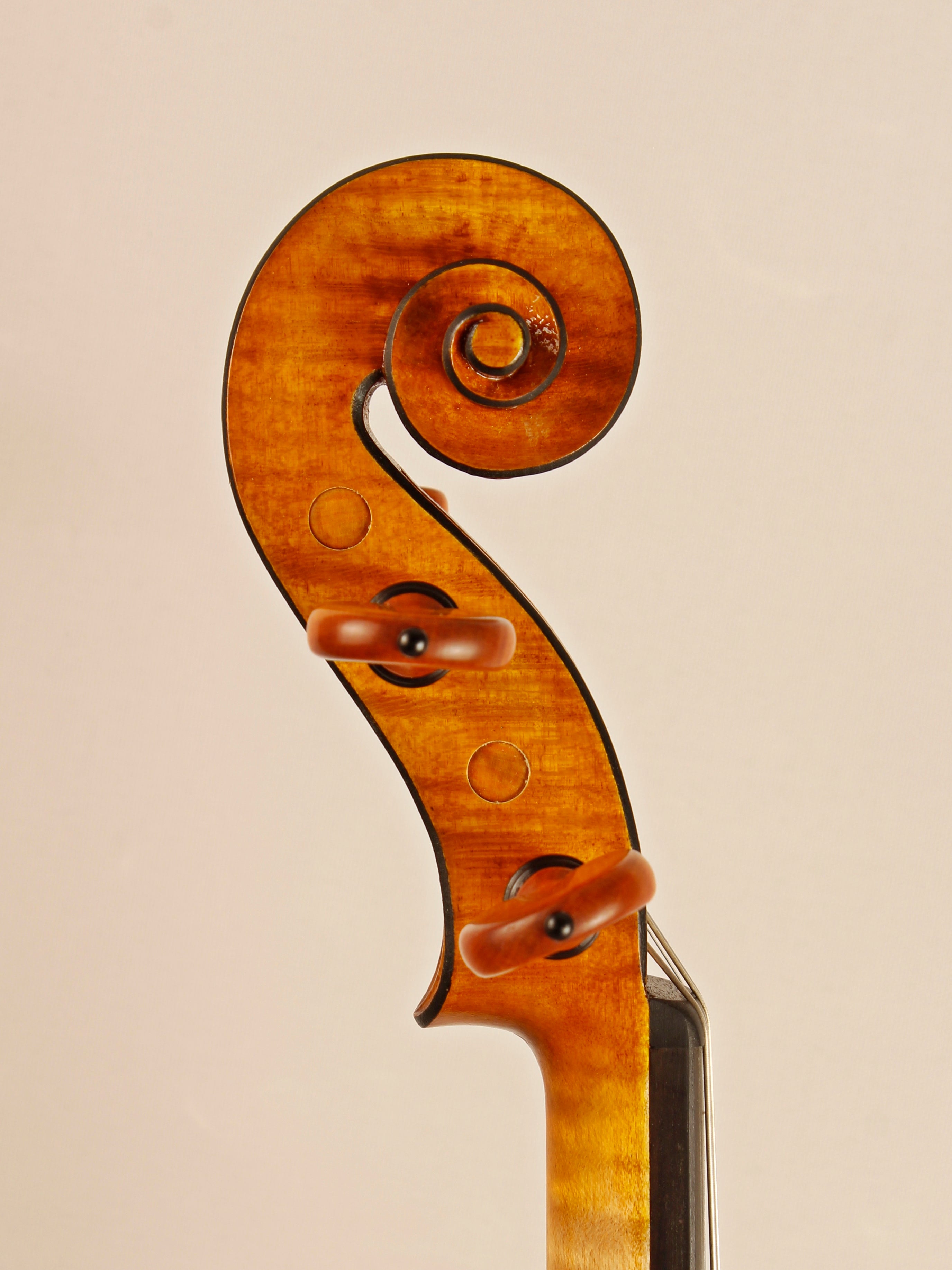 Violino moderno inspirado em Guarneri
